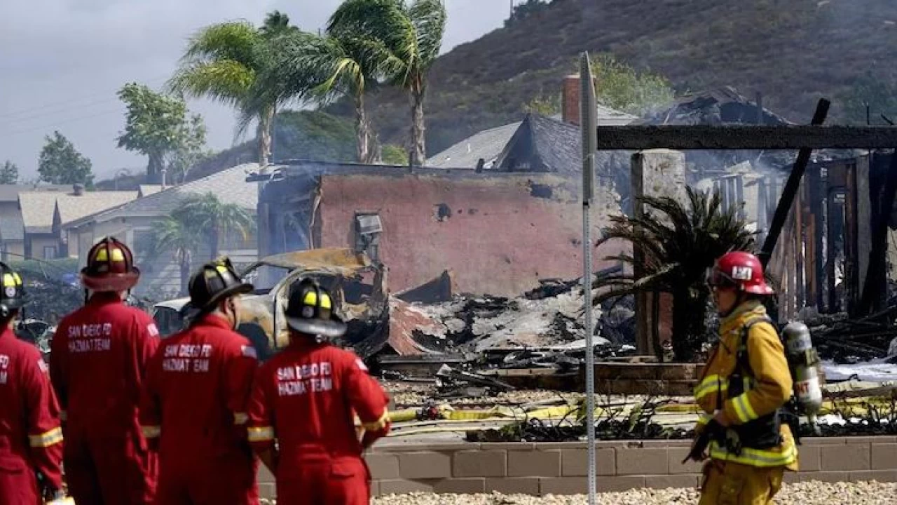 California plane crashes into homes, killing two