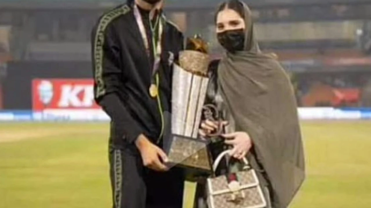 Shaheen Afridi, wife Ansha’s picture with PSL trophy storms into social media