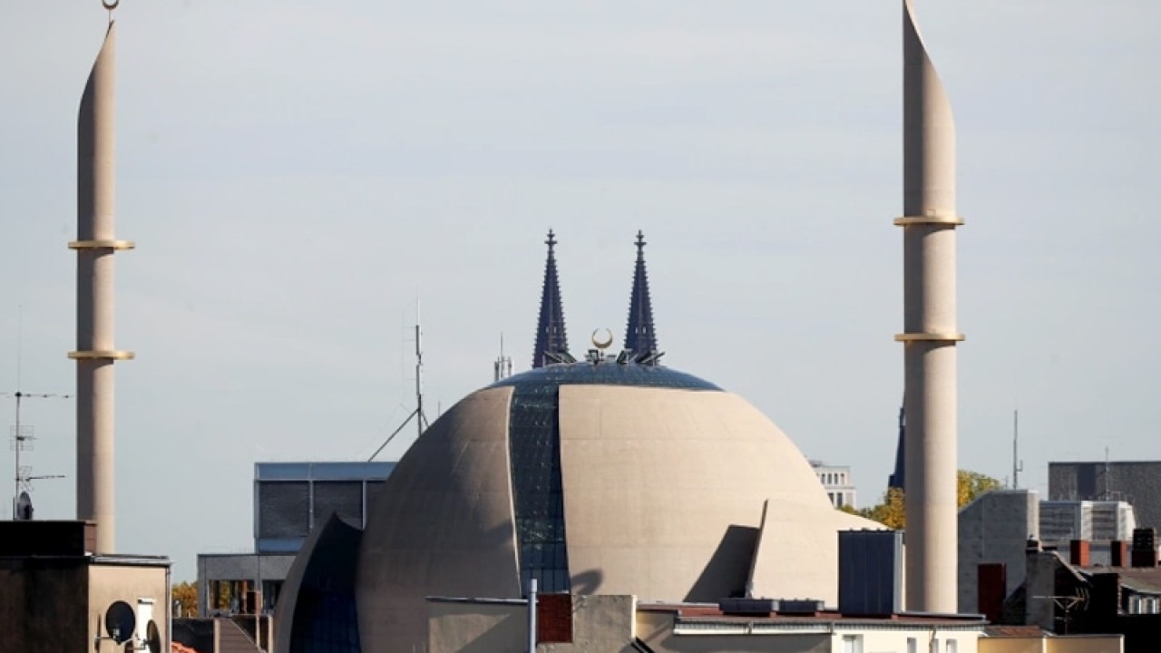 جرمنی میں نماز جمعہ کیلئے اذان لاؤڈ اسپیکر پر دینے کی اجازت دیدی  گئی