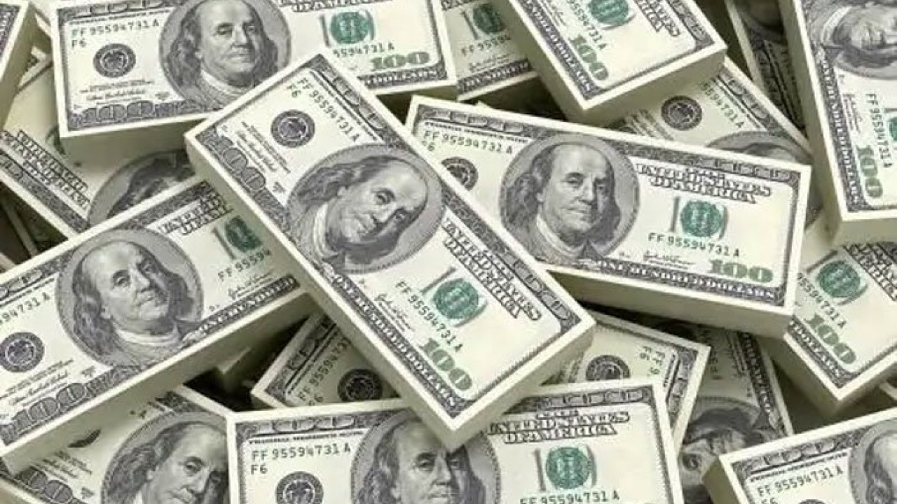 ڈالر کی اونچی اڑان، ملکی تاریخ کی بلند ترین سطح پر پہنچ گیا