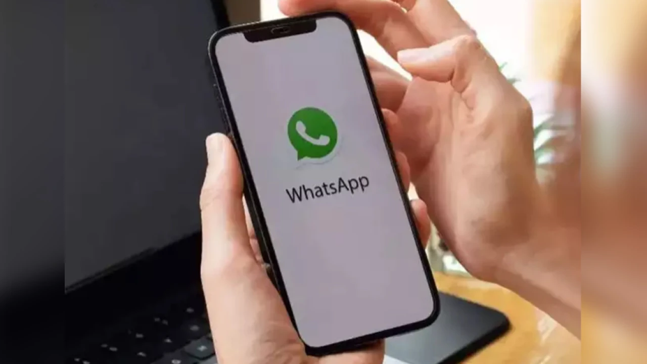 WhatsApp introduces new group chat features