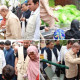 وزیراعظم کامفت آٹے کی تقسیم کے مقامات کا اچانک دورہ