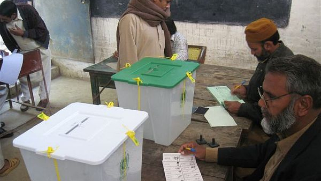 سندھ کے 15 اضلاع میں ضمنی بلدیاتی الیکشن کیلئے پولنگ جاری