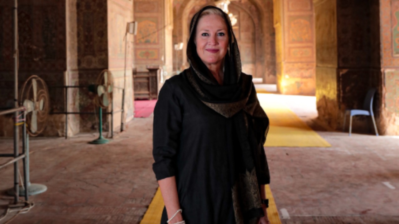 امریکی ناظم الامور کا مسجد وزیر خان،  ملحقہ تاریخی گھروں کا دورہ