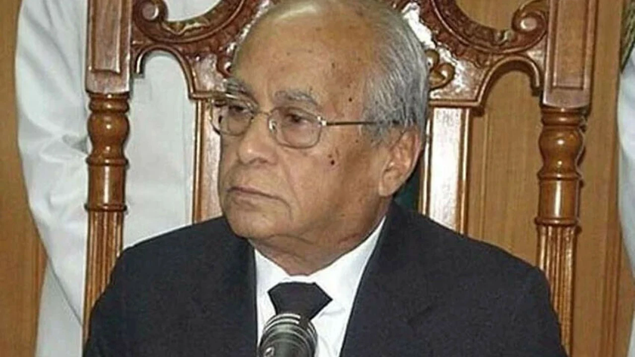 Former Chief Justice Federal Shariat Court Haziqul Khairi (R) passes away