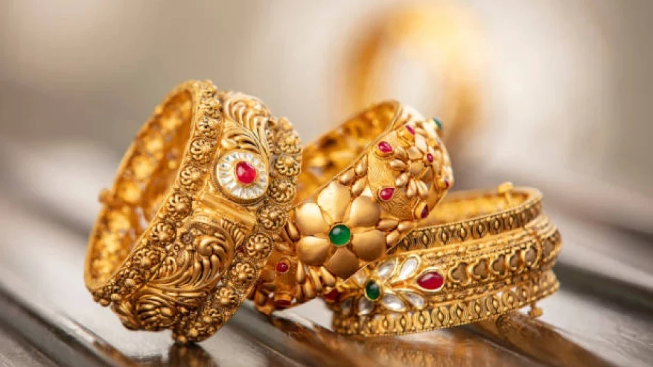 Gold price surges by Rs2500 per tola in Pakistan