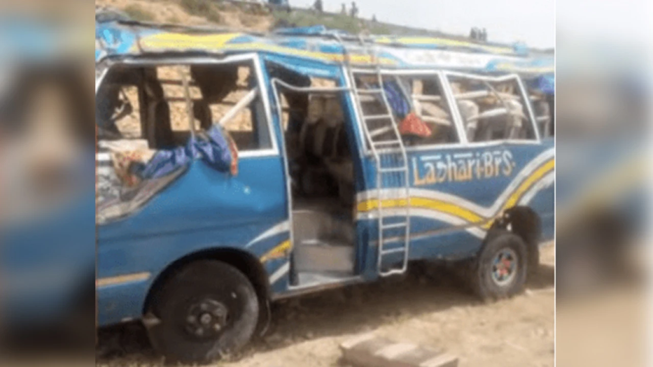 Six killed, eight injured as pilgrims’ bus overturn in Sehwan