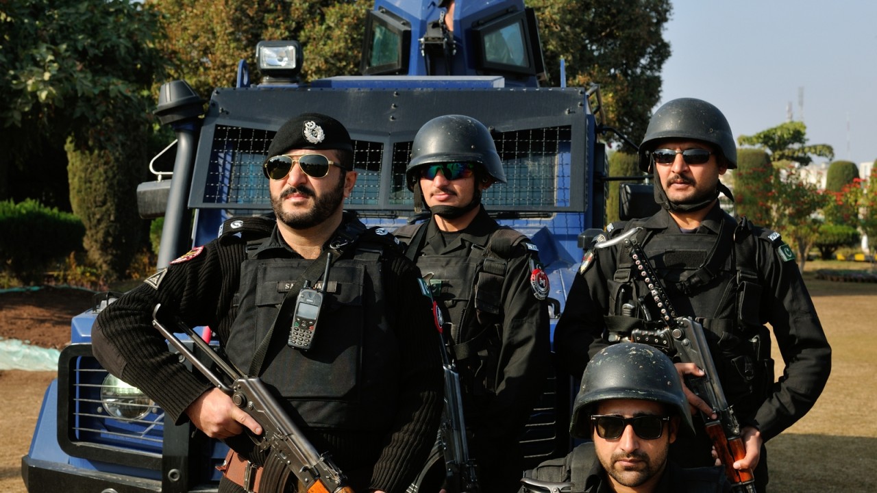 پشاور: پولیس کی سب سے بڑی کارروائی، تین آئس فیکٹریاں سیل