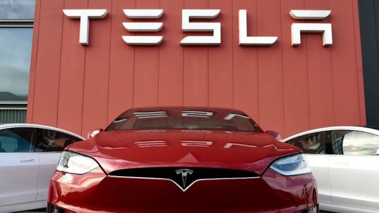 Electric carmaker Tesla beats quarterly revenue estimates