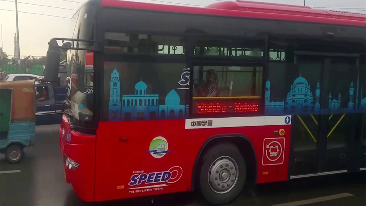 Speedo bus service suspended in Bahawalpur due to non-payment
