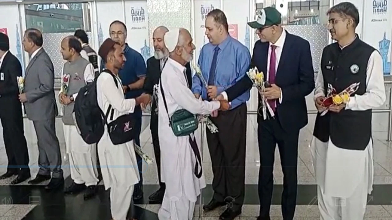 First Hajj flight carrying 316 Pakistani Pilgrims lands at Madinah Munawara