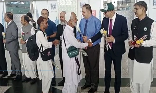 First Hajj flight carrying 316 Pakistani Pilgrims lands at Madinah Munawara