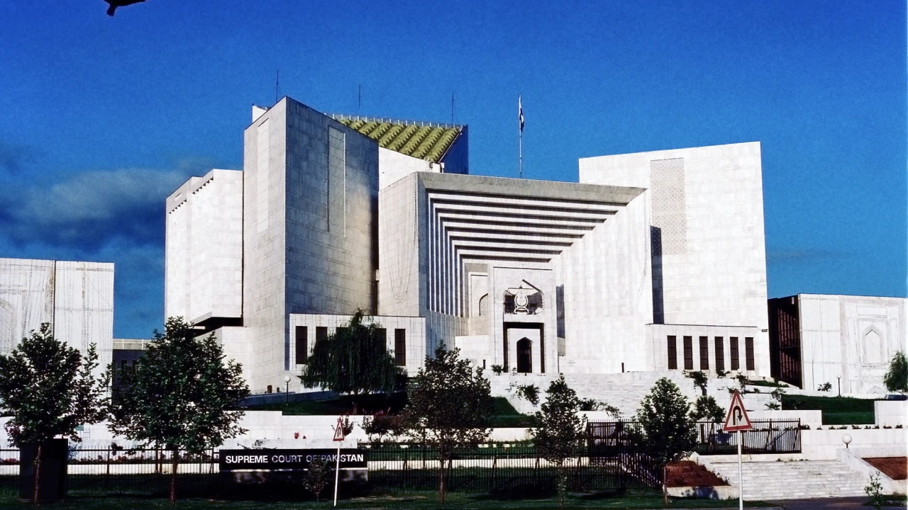 Justice Qazi Faez presides over first session of audio leaks case in SC