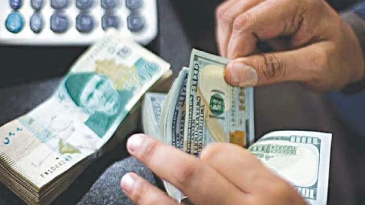 Dollar continues to soar against Pakistani rupee