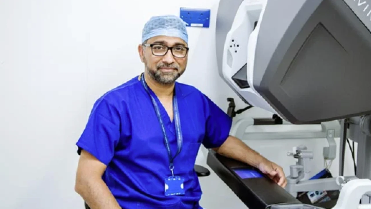 Pakistani surgeon sets world record in robotic surgery for women