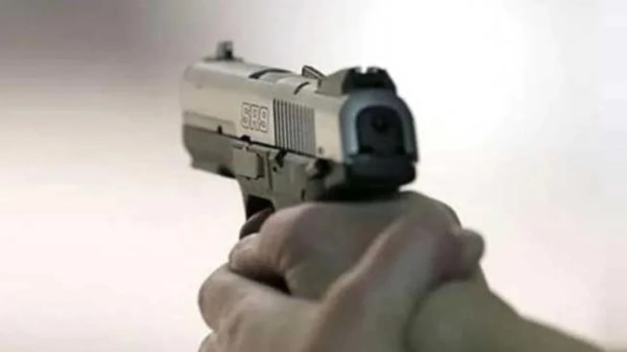Husband shoots wife during divorce hearing in Karachi court
