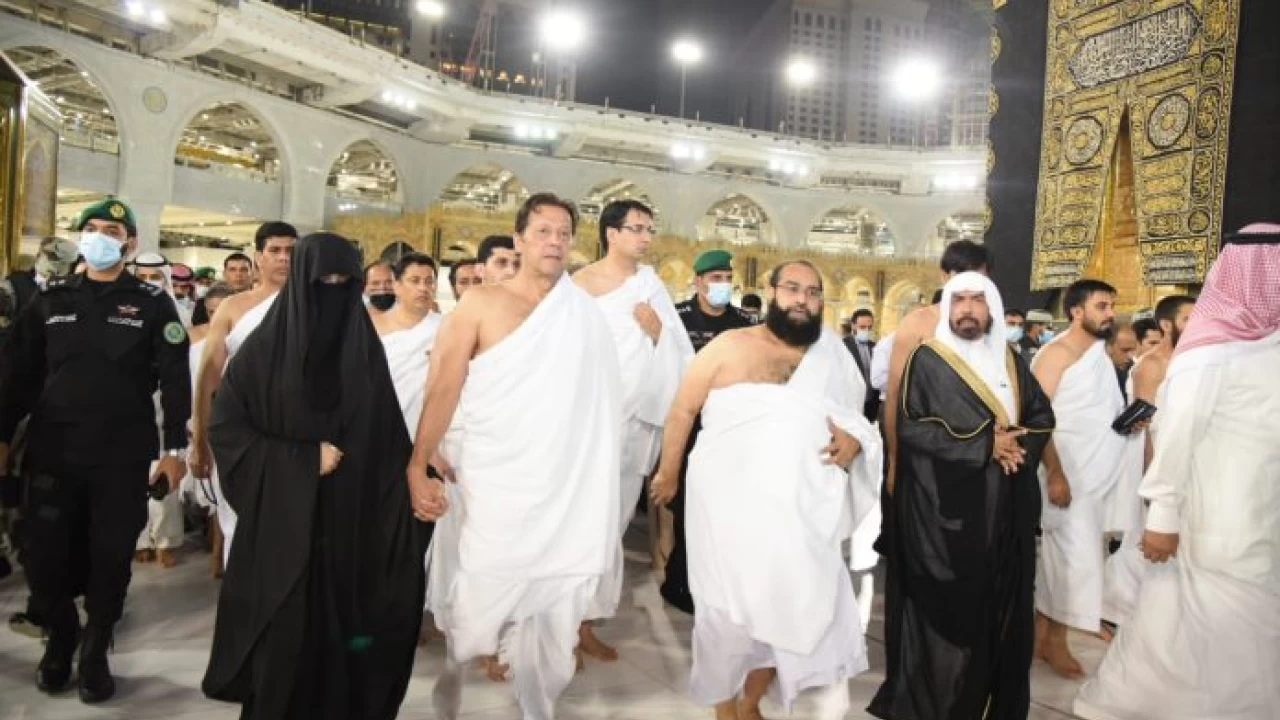 PM Khan performs Umrah; prays for prosperity of Pakistan