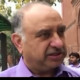 عمران خان کو برا کیوں کہا، اس بات کو لیکر ایک سال سے بیٹی گھر نہیں آتی: والد صنم جاوید