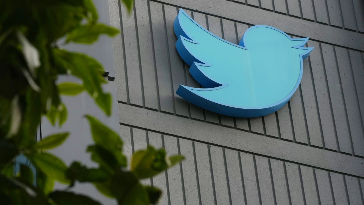 Twitter's Trust and Safety head resigns