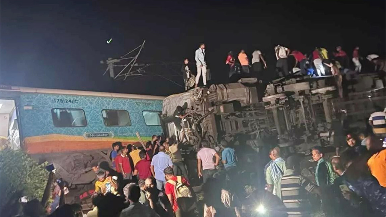 بھارت ٹرین حادثہ، ہلاکتوں کی تعداد 280 سے زائدہوگئی