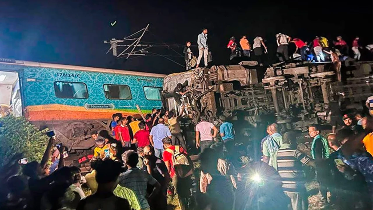 India train crash: Over 280 dead after Odisha incident