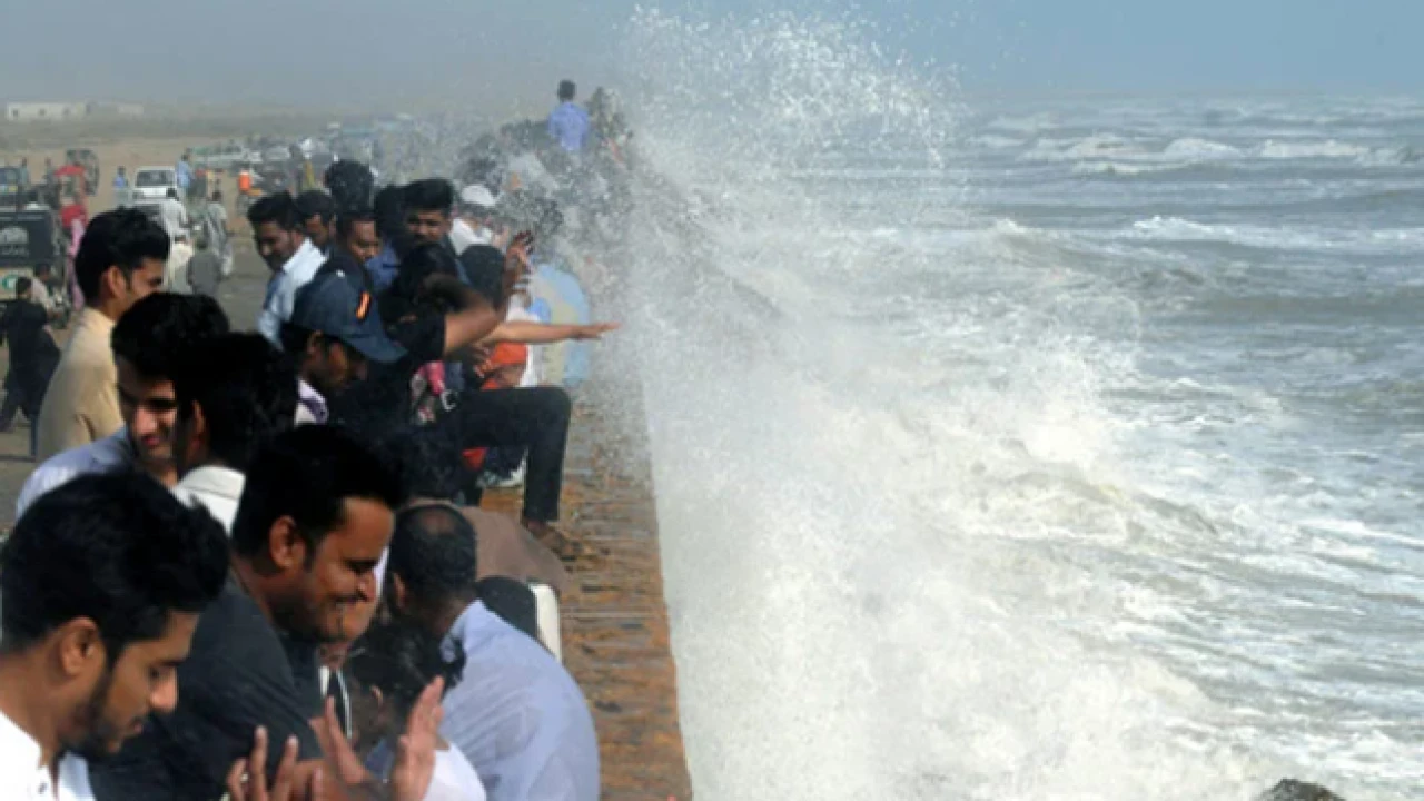 Karachi may face cyclone threat