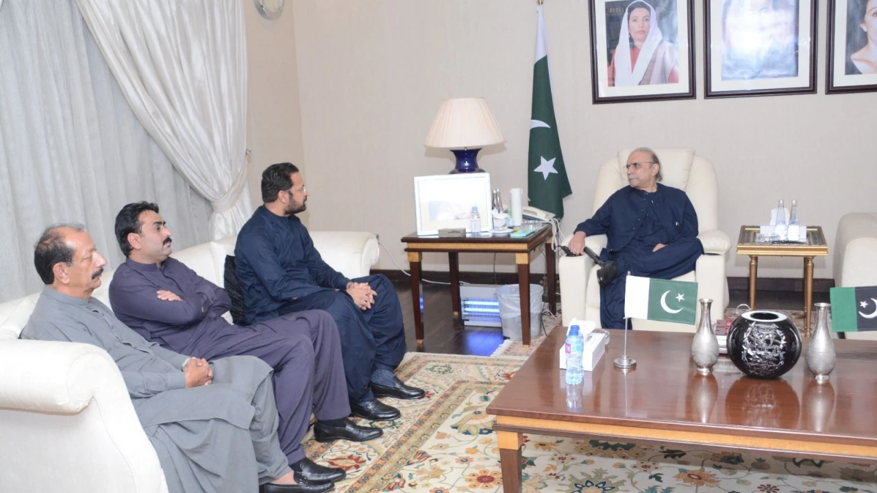 Several prominent figures from Sindh meet  Zardari, join PPP