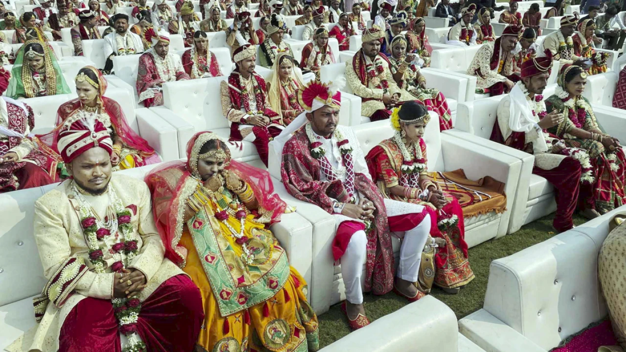 Record sets as over 2,000 couples unite in mass wedding