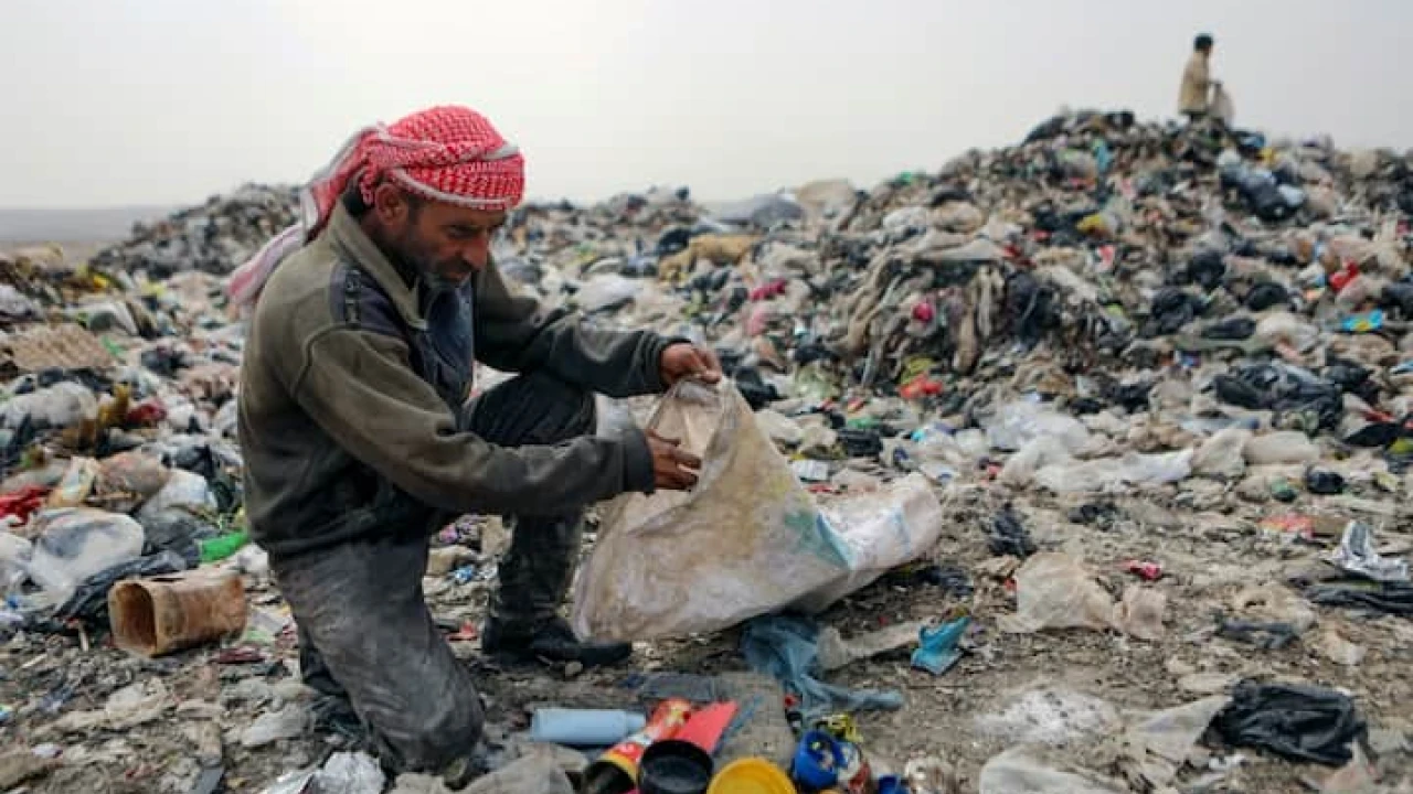 Syrians turn plastic waste into rugs to make a living