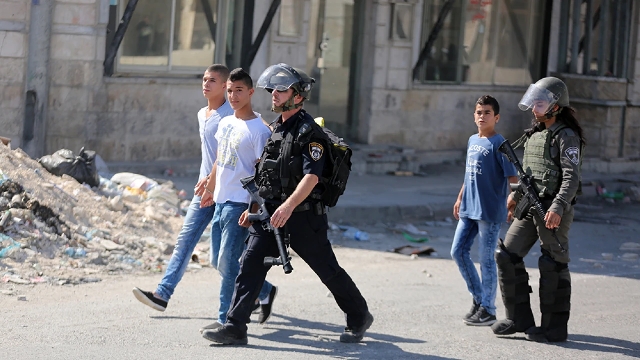 Israeli forces detains three Palestinians in West Bank