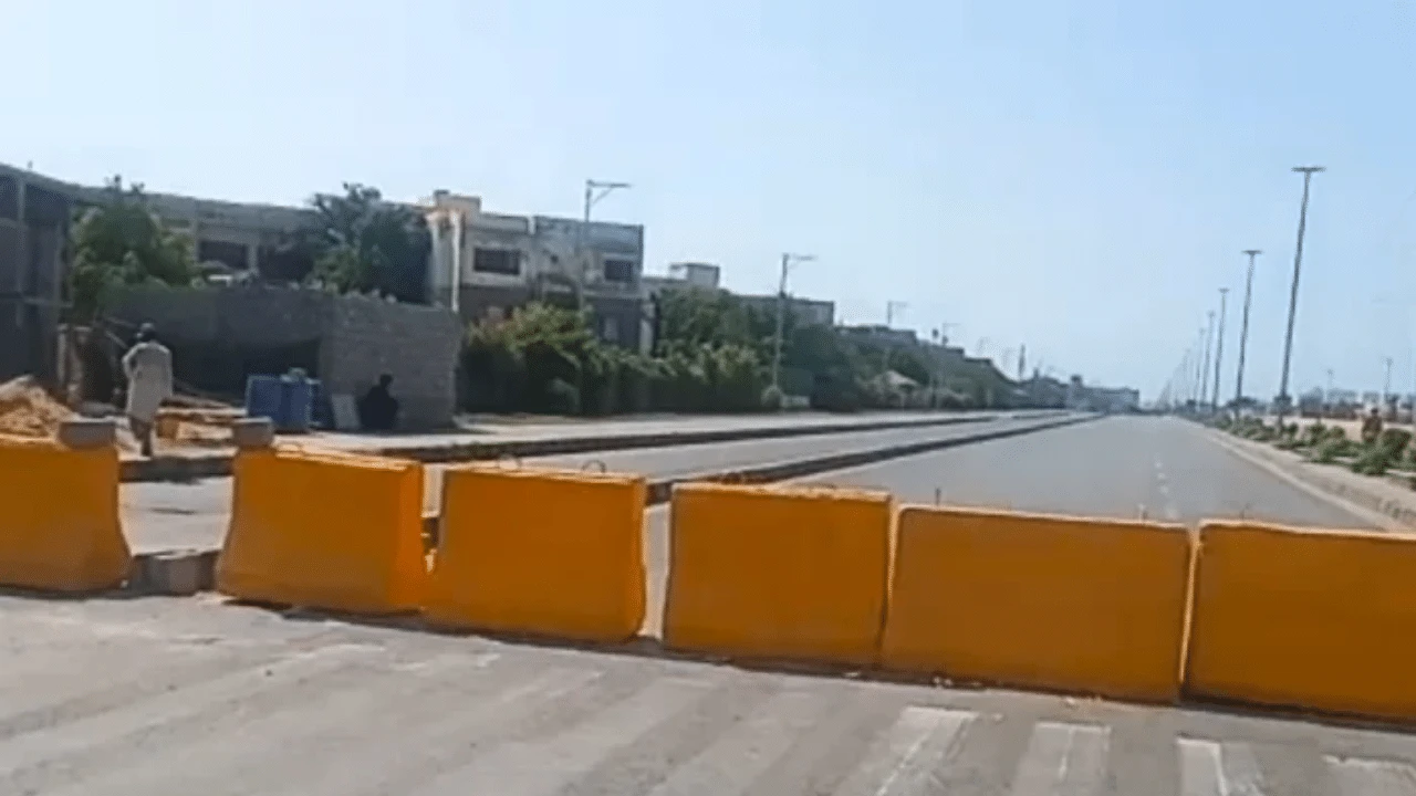 Biparjoy: Karachi Seaview road closed for traffic