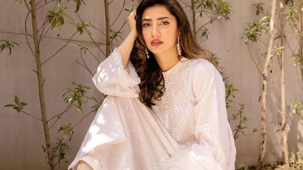 Mahira thanks her rescuer after falling from a horse