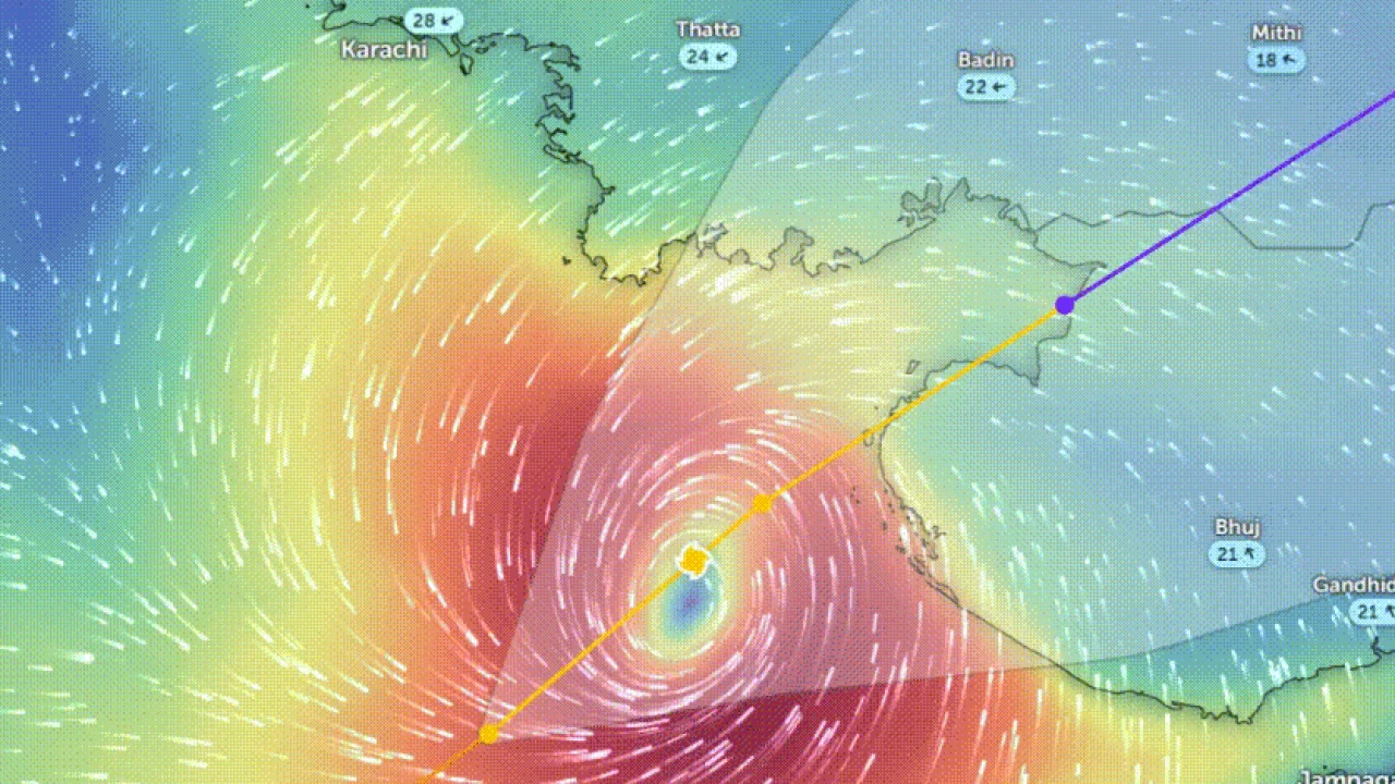 Biparjoy hitting areas between Pakistan-India coasts