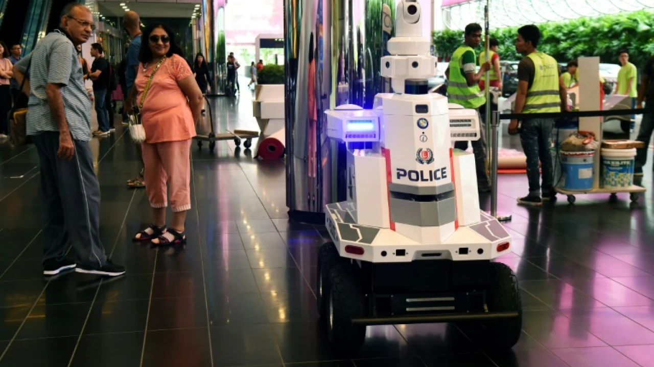 Singapore to deploy police robots for street patrolling