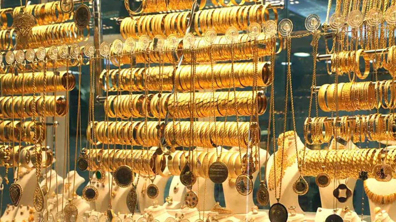 Gold Price Surges in Pakistan as International Market Rises