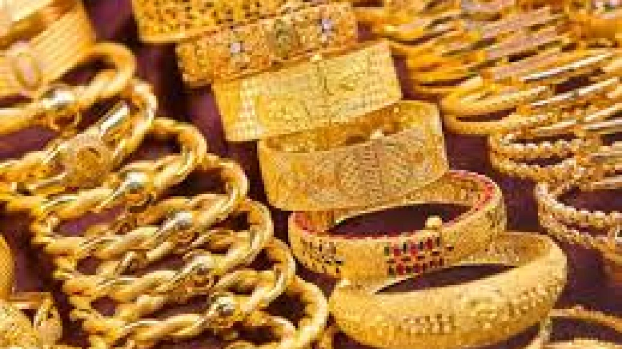 Gold prices slightly go down in Pakistan