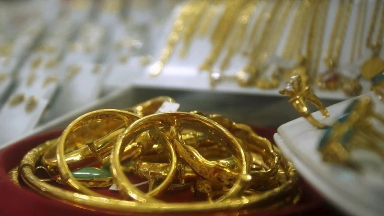 Gold prices go down on fourth consecutive day in Pakistan