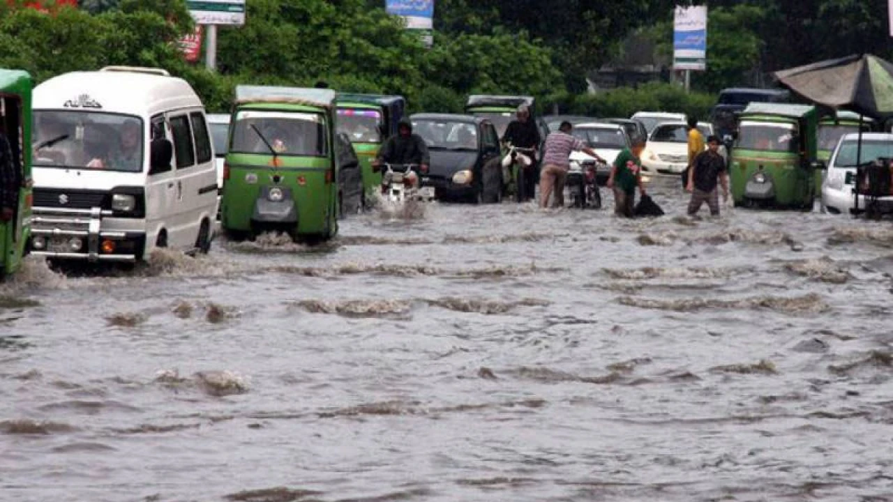 12 killed, several injured as heavy rain hits Pakistan