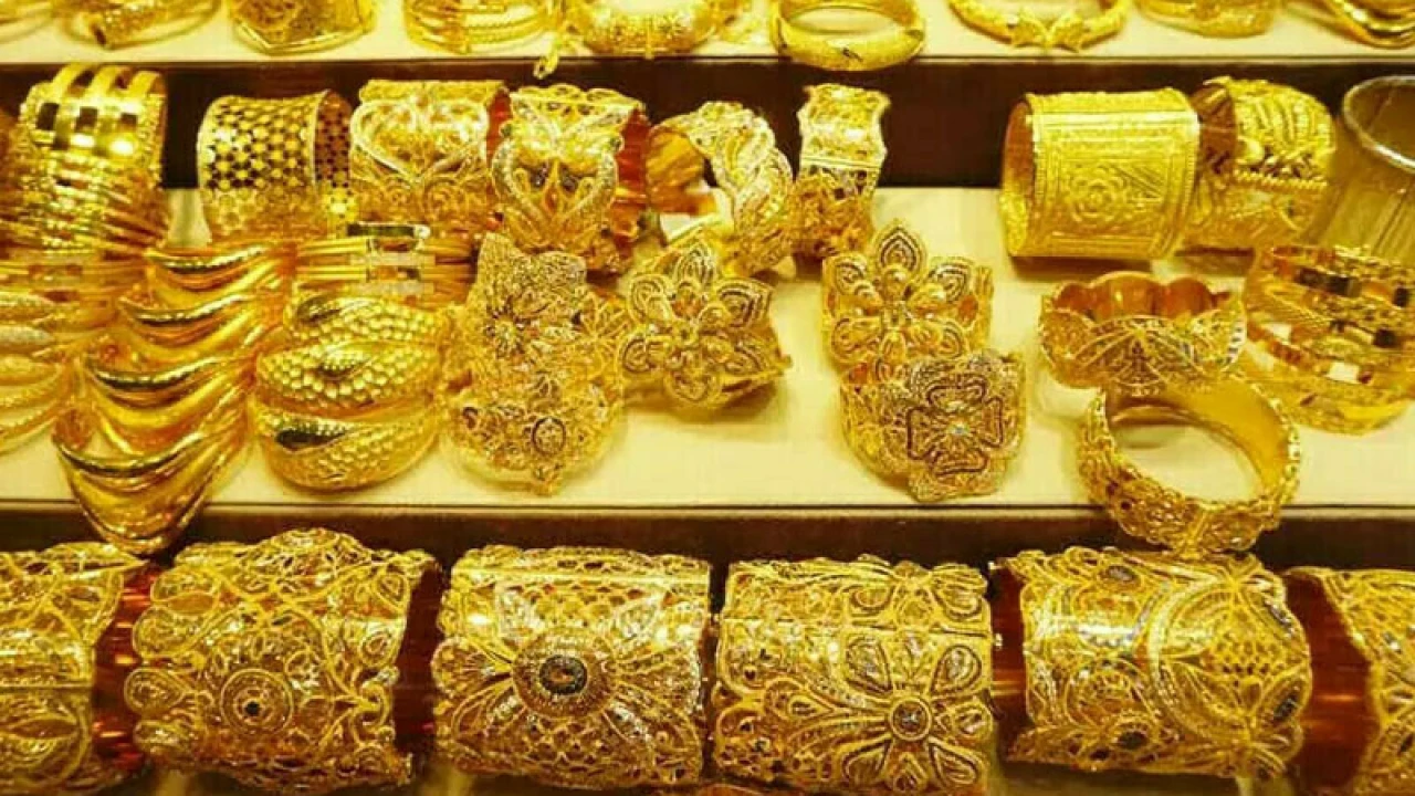 Gold prices rise in Pakistan despite int’l rate drop