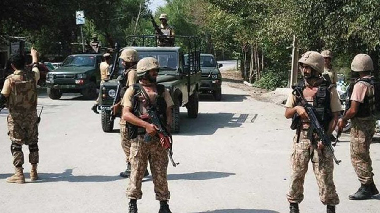 پاک فوج کا بلوچستان کے علاقے ہوشاب میں دہشت گردوں کیخلاف آپریشن،2 فوجی جوان شہید