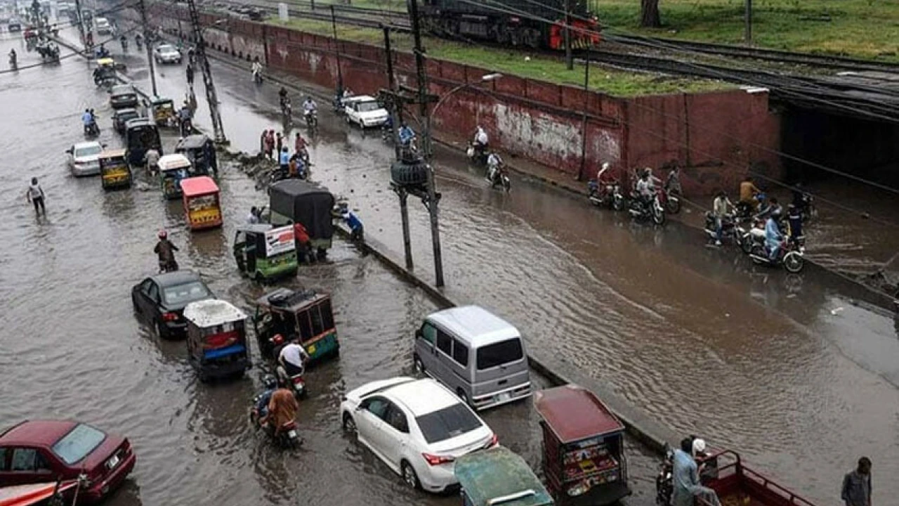 Heavy rain breaks 30-year record in Lahore