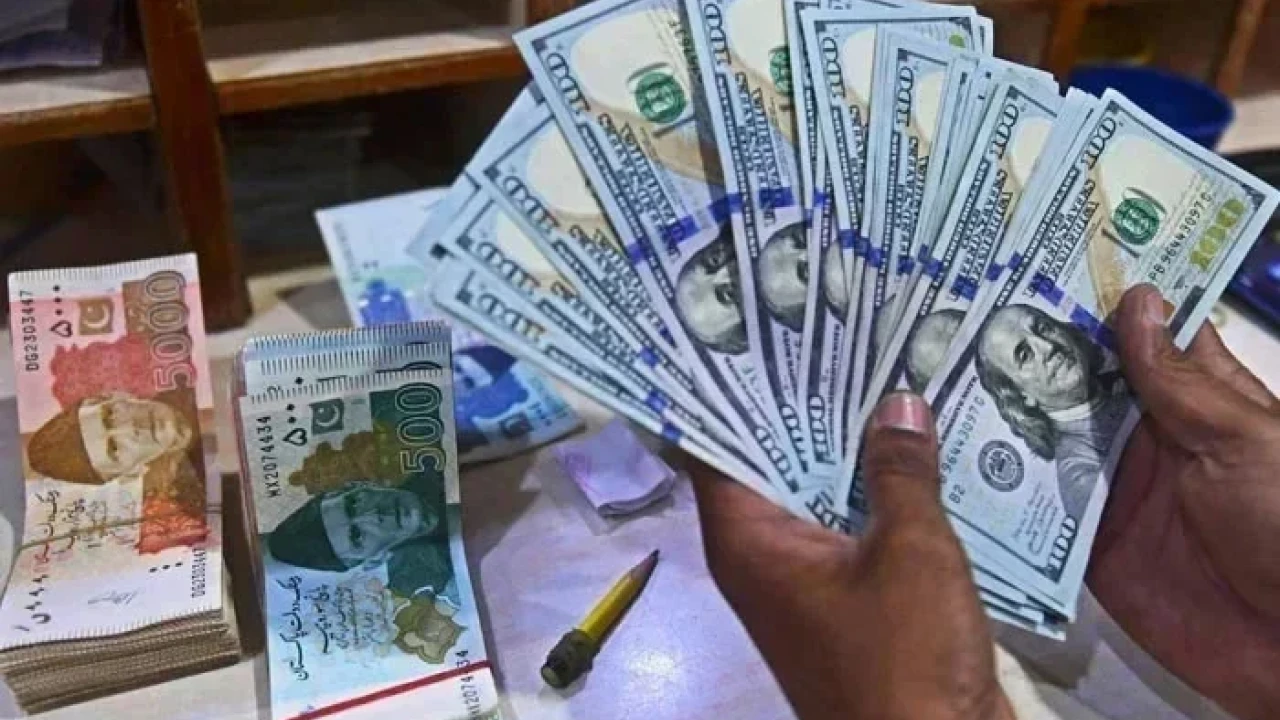 Dollar starts falling again in interbank