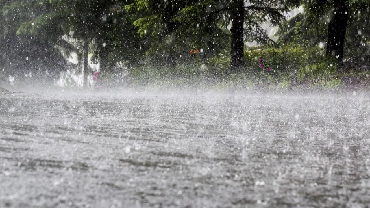 Met Office warns of heavy rain spell in Karachi
