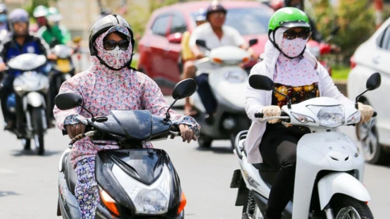 Govt to provide scooties for working women, students