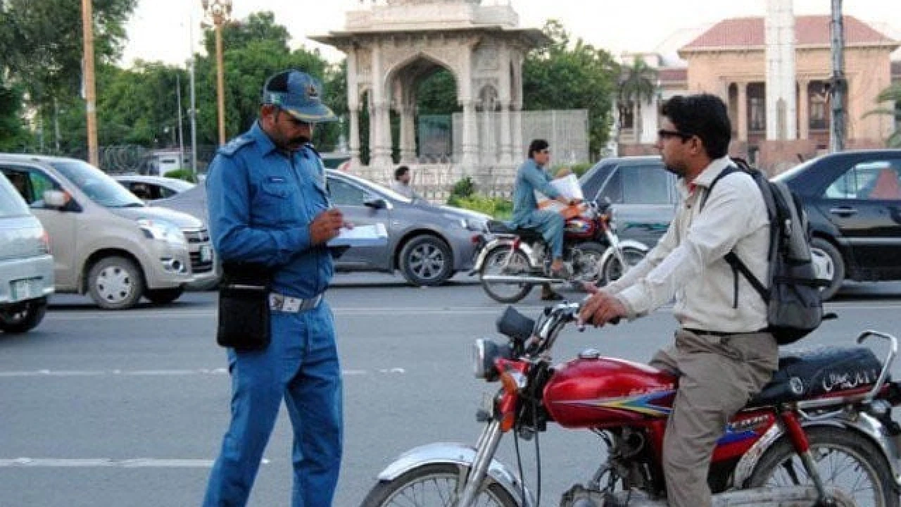 Attock traffic police issues 25000 challans on helmet violations in 5 days