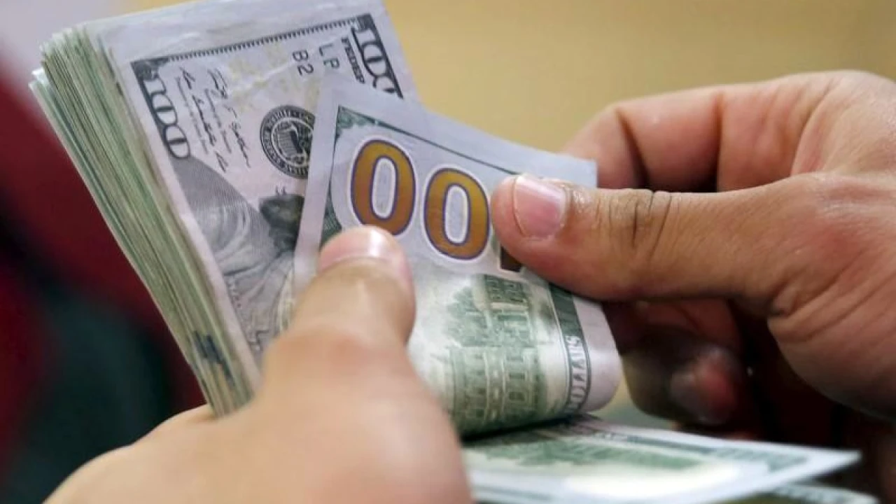 US dollar drastically drops in interbank