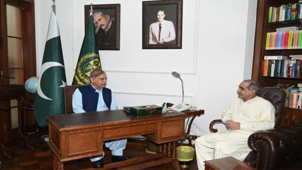 Railways minister briefs PM Shehbaz about ML-1 project