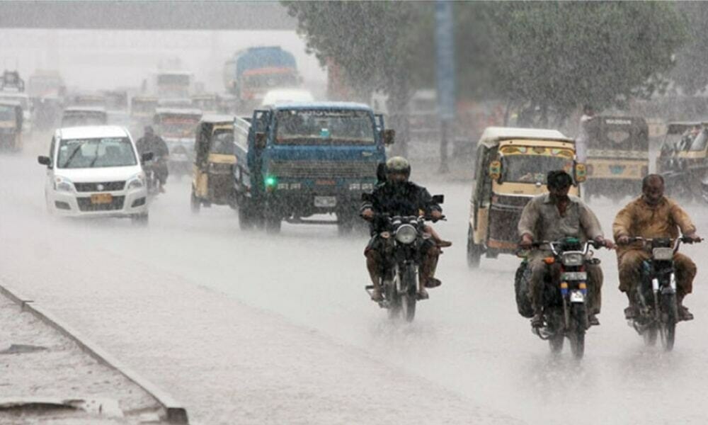 Weather turns pleasant as rain hits parts of Lahore - Vimarsana News