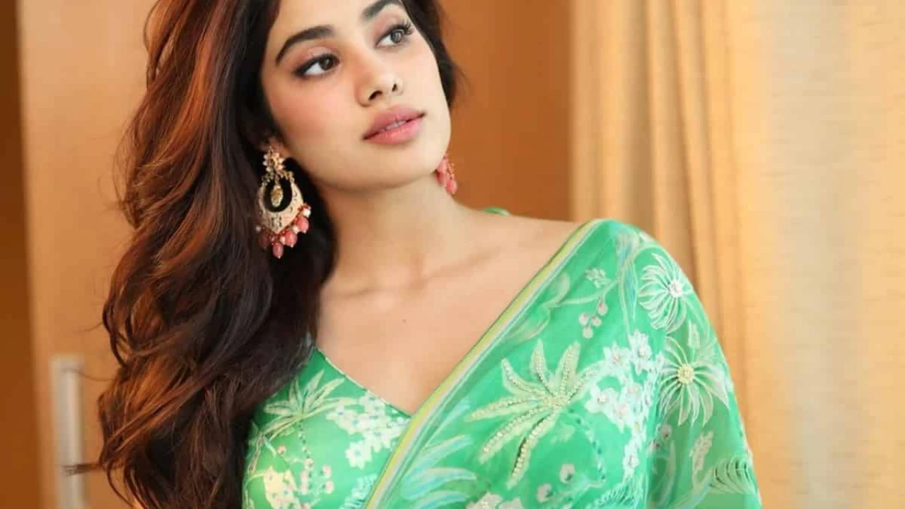 Janhvi Kapoor under fire on social media over ‘photoshoppinig’ Pink Outfit