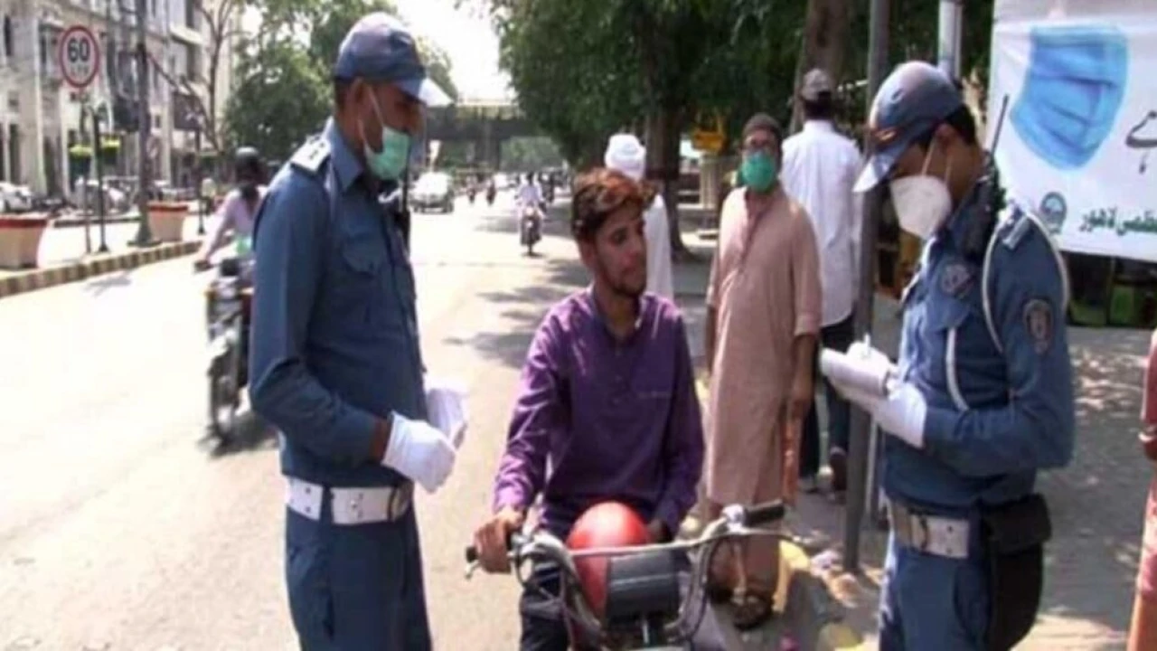 LHC orders Rs5000 fine for helmet violators